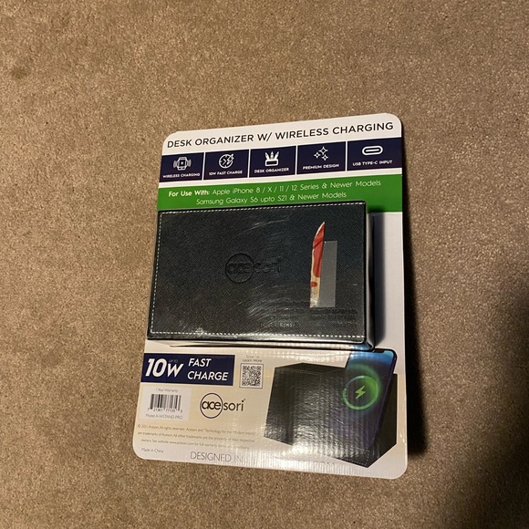 NWT Wireless Charging Station - Picture 2 of 3